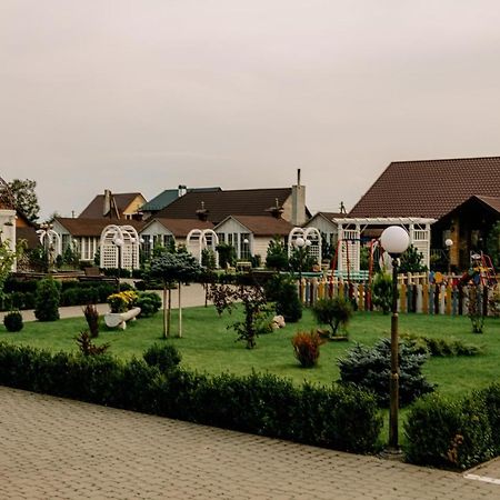 Готельно-Ресторанний Комплекс Прованс Парк Pochaiv Exterior photo