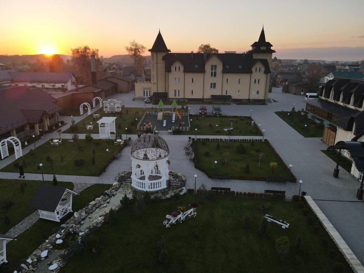 Готельно-Ресторанний Комплекс Прованс Парк Pochaiv Exterior photo
