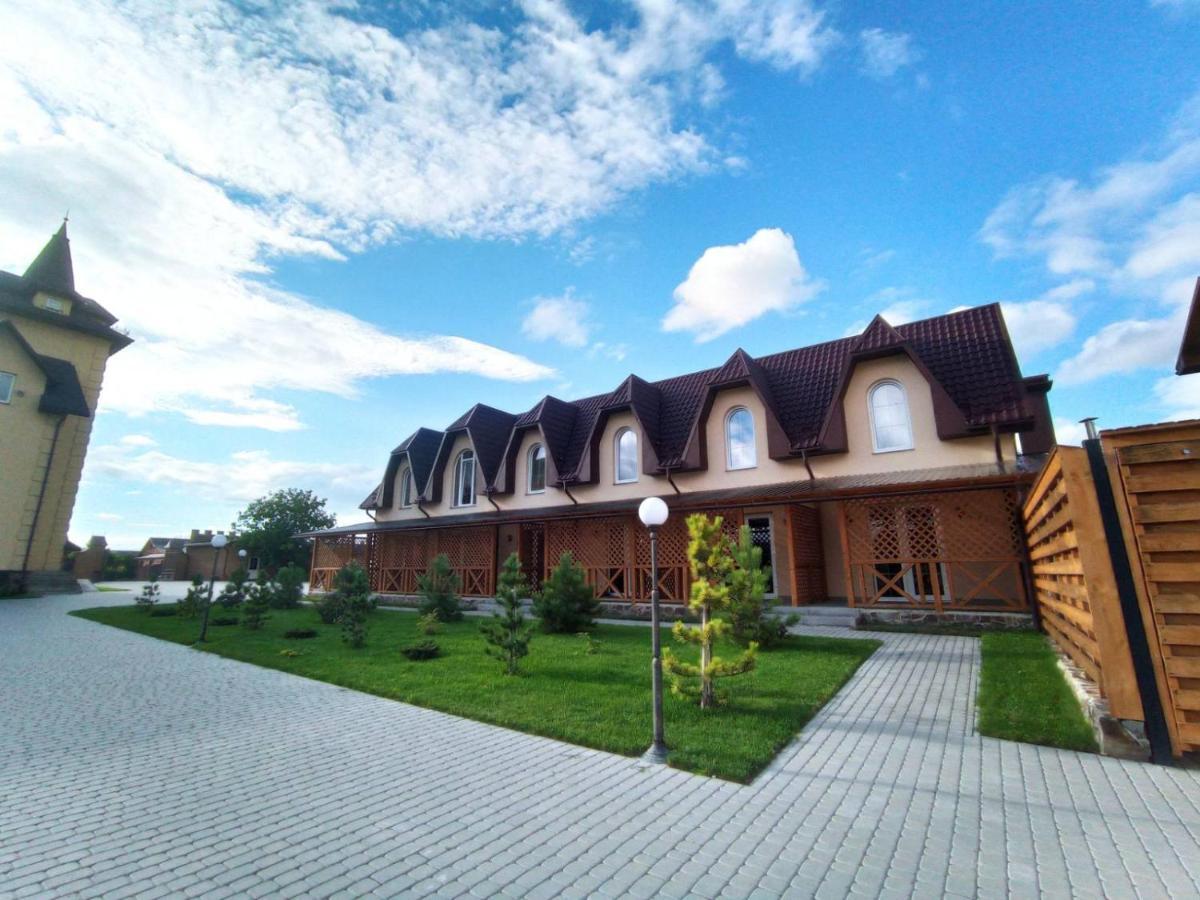 Готельно-Ресторанний Комплекс Прованс Парк Pochaiv Exterior photo