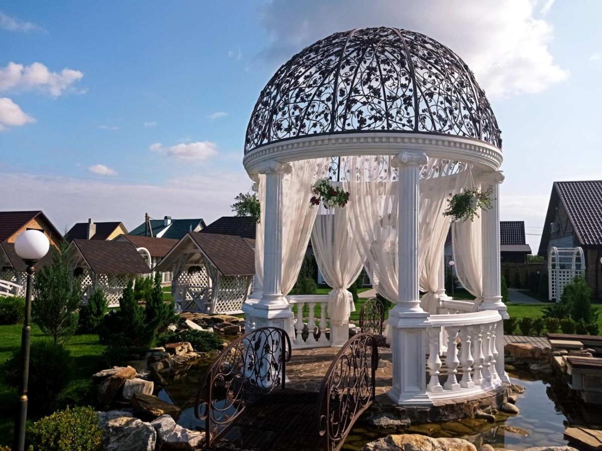 Готельно-Ресторанний Комплекс Прованс Парк Pochaiv Exterior photo