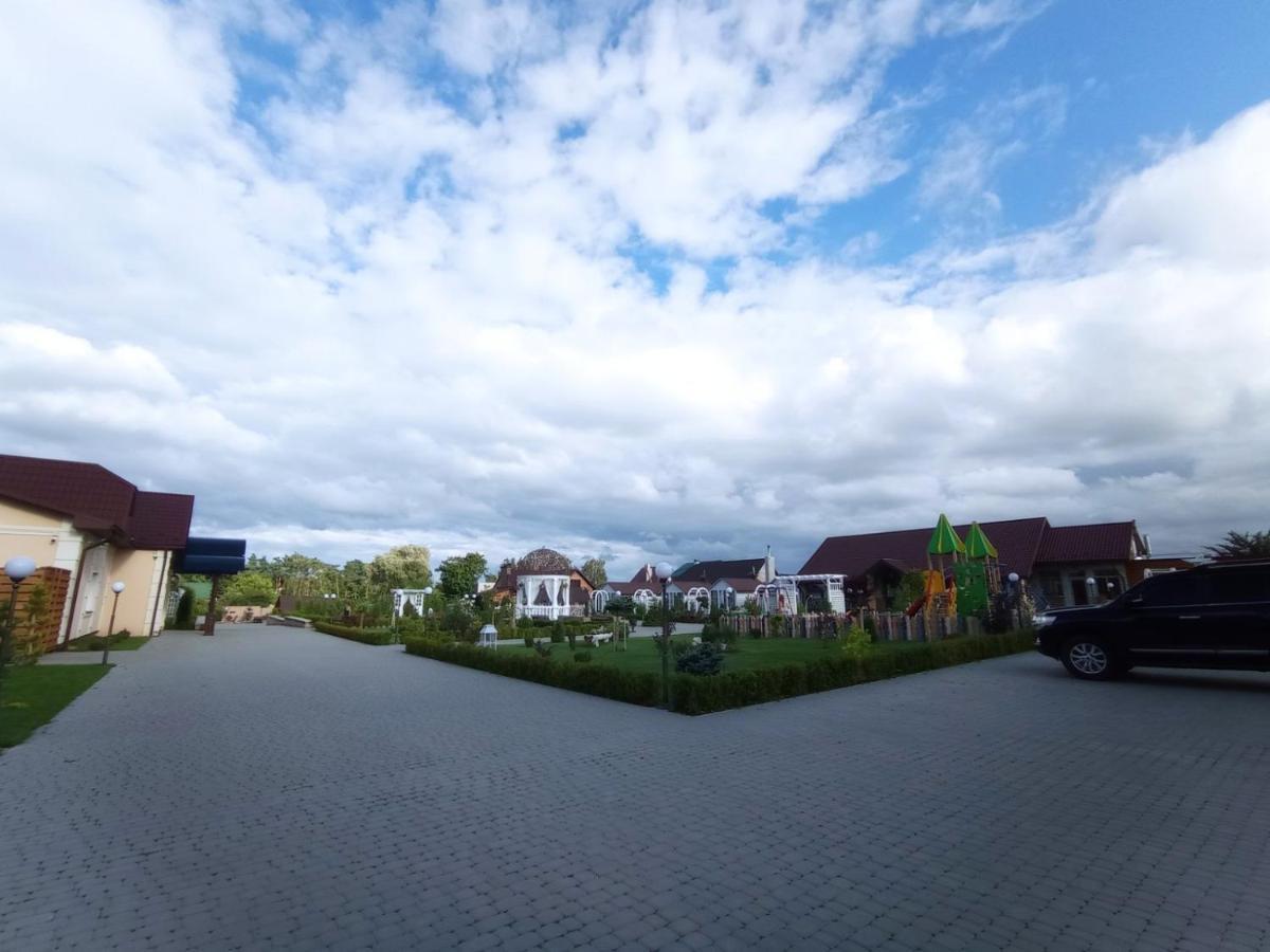 Готельно-Ресторанний Комплекс Прованс Парк Pochaiv Exterior photo