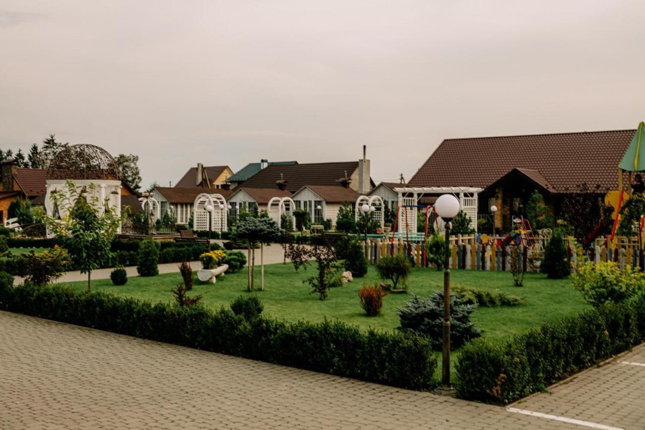 Готельно-Ресторанний Комплекс Прованс Парк Pochaiv Exterior photo