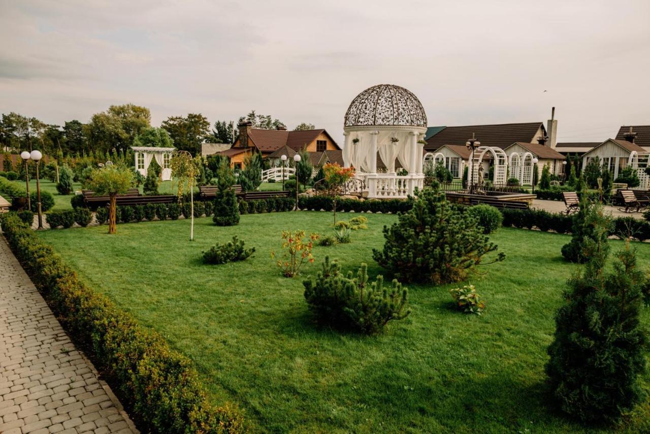 Готельно-Ресторанний Комплекс Прованс Парк Pochaiv Exterior photo