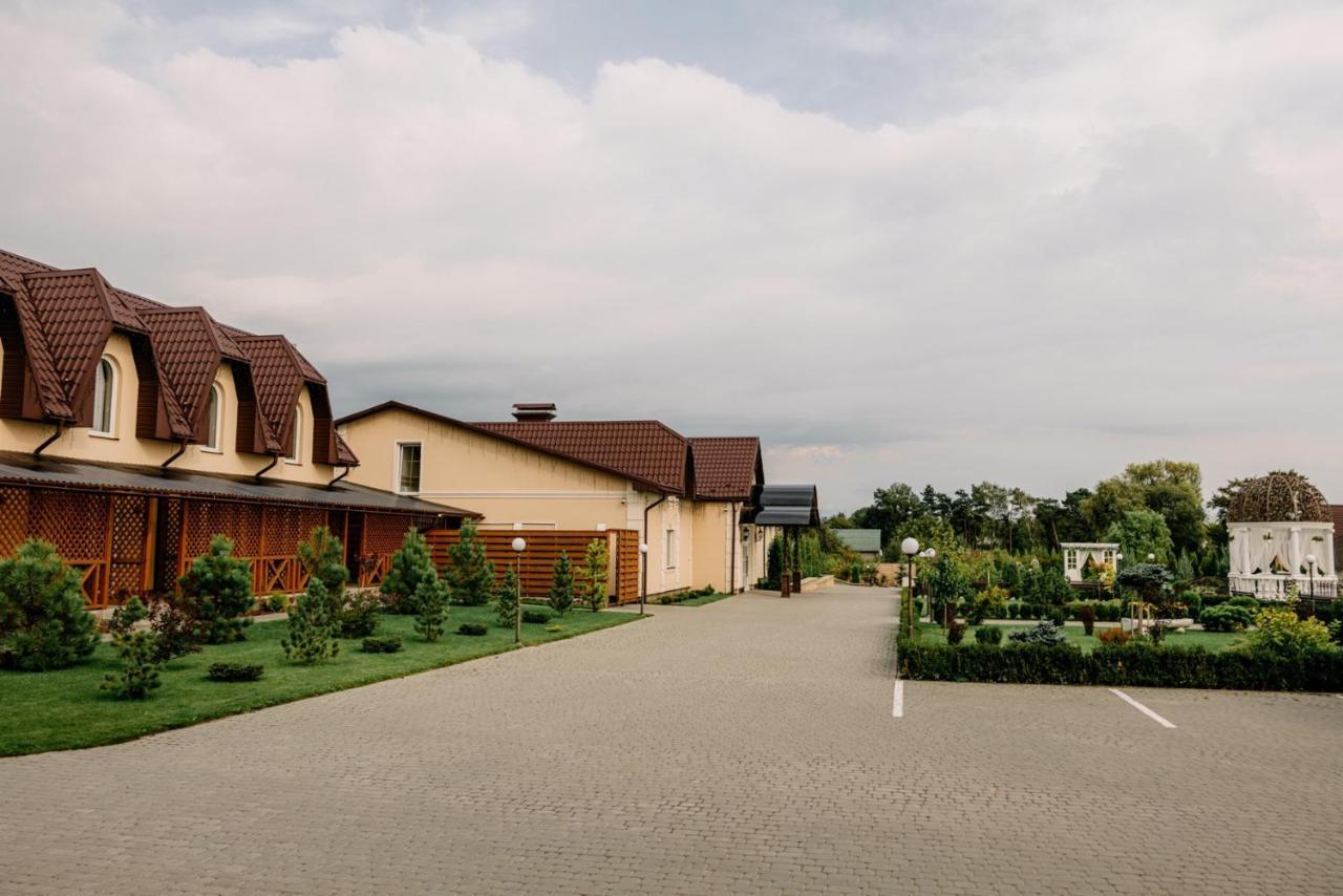 Готельно-Ресторанний Комплекс Прованс Парк Pochaiv Exterior photo