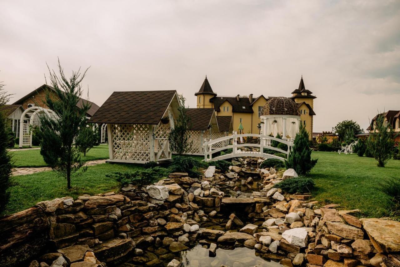 Готельно-Ресторанний Комплекс Прованс Парк Pochaiv Exterior photo