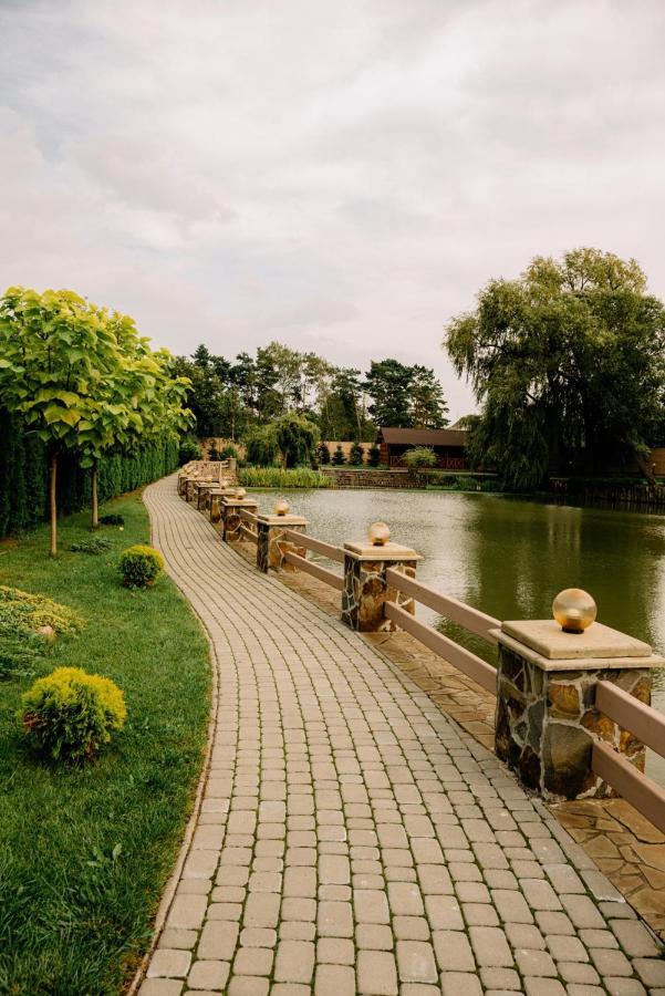 Готельно-Ресторанний Комплекс Прованс Парк Pochaiv Exterior photo