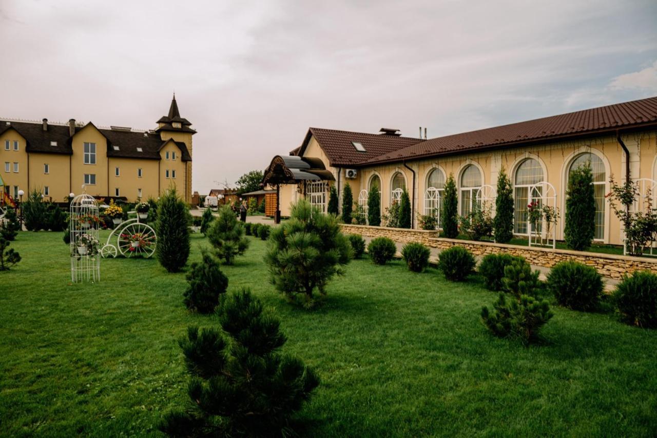 Готельно-Ресторанний Комплекс Прованс Парк Pochaiv Exterior photo